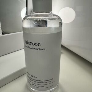 Mixsoon Centella Asiatica Toner - Clear